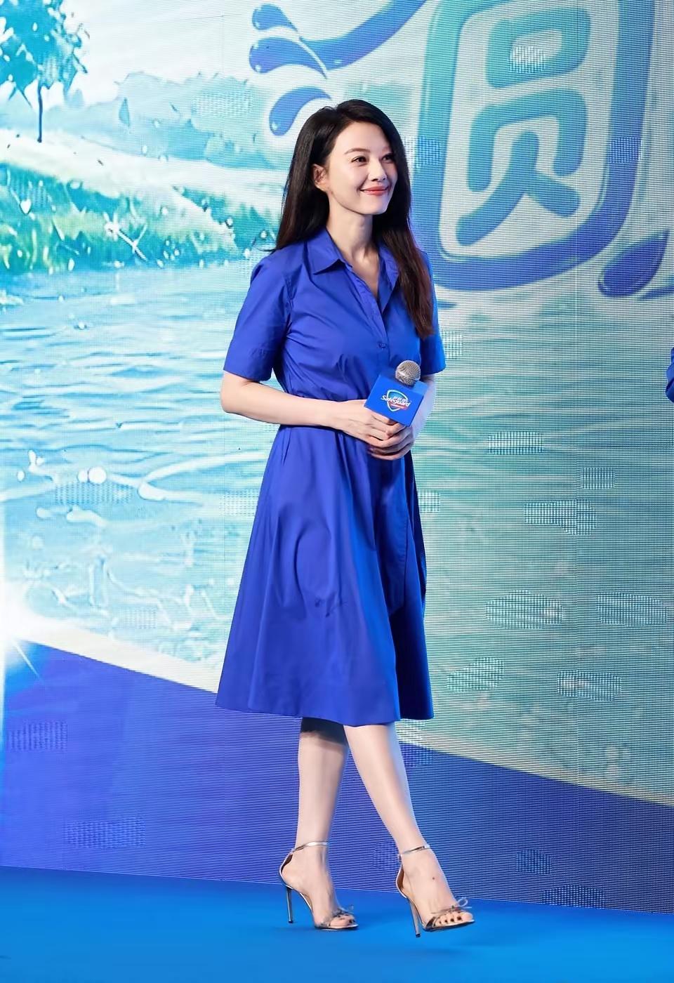 这位美女你们认识她吗？她的美无人能敌，就算是许晴、左小青来了都是望尘莫及的存在