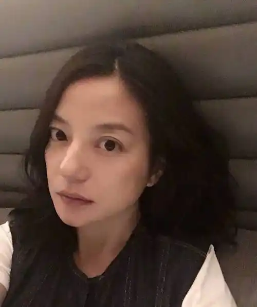 毁掉赵薇的，何止黄有龙，这回林心如划清界线，又封死了她一条退路。 聊起赵薇，不少人开口就是一句&34