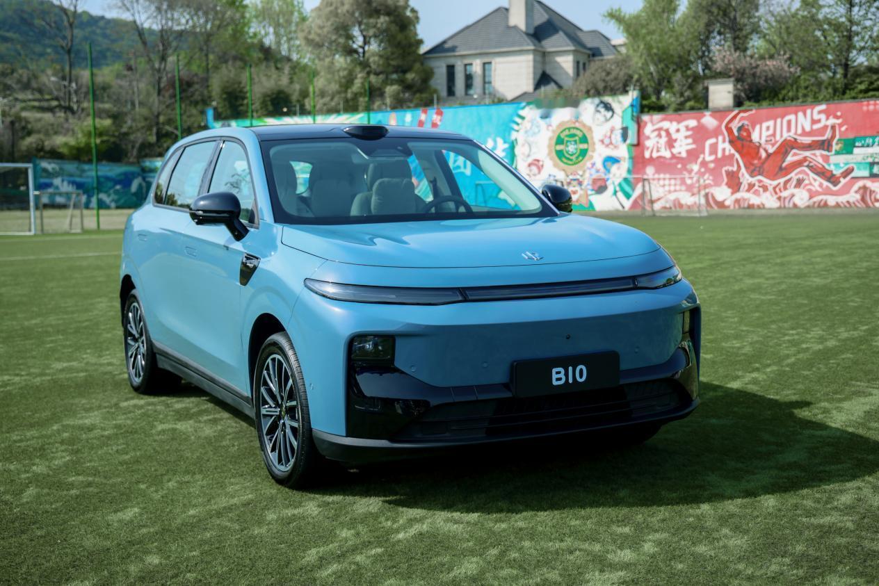 预算10万，不少人都会选择一辆纯电代步小车，比如像吉利星愿但零跑B10的出现，却