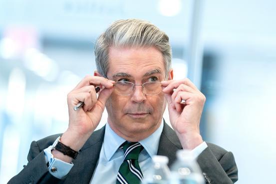 法广报道:美国财长贝森特10月26日宣布对华贸易谈判“大获全胜”。这个贝森特宣称