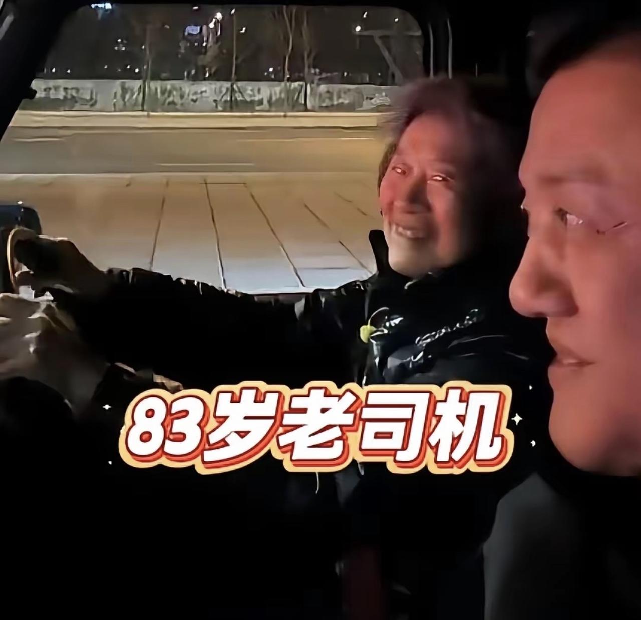 哇塞，李亚鹏和朋友聚会喝酒了，不能开车，于是老妈就过来接他了，你要知道李妈妈今年