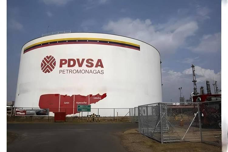 美国一边制裁石油出口国一边疯狂进口原油，表面是炼油套利赚钱，深层真相却是死死守护