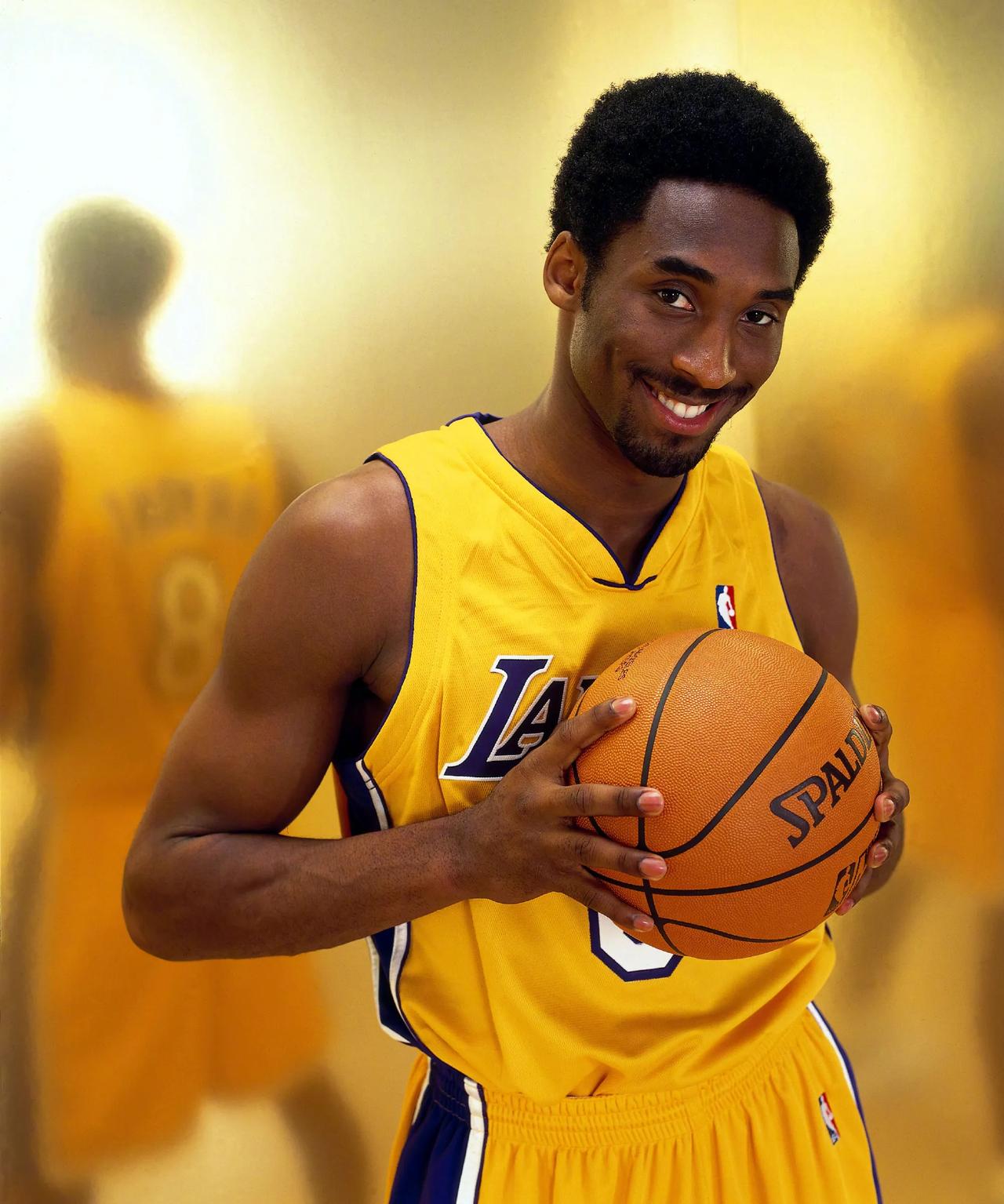 坊间有个说法，评价一个NBA球星是不是攻防一体，别听解说吹，别看集锦嗨，直接甩出