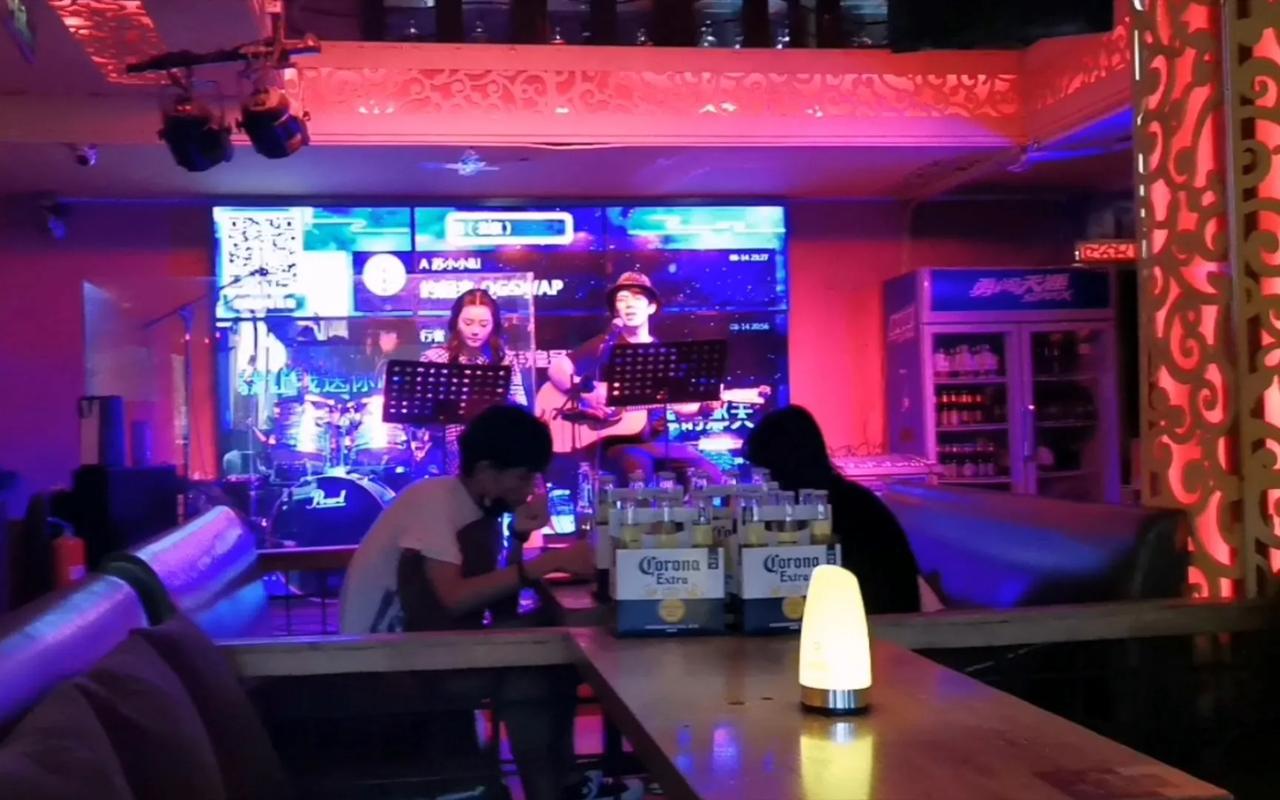 湖南娄底，女孩被两男灌醉后带到酒店侵犯，一人还将视频发到朋友圈，女孩次日跳河，女