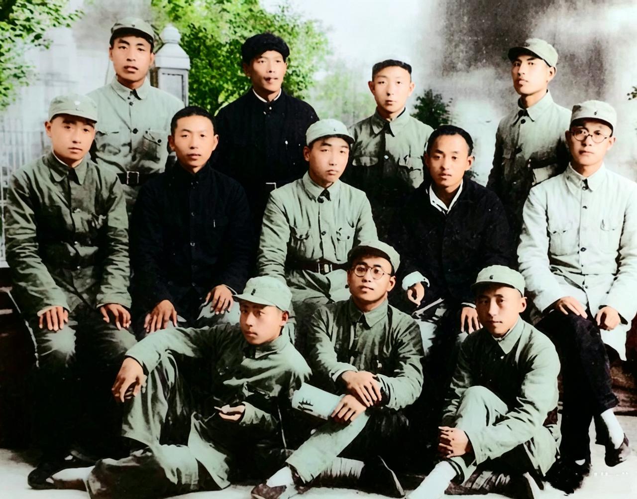 这是剿匪斗争中渤海行署各县公安局局长大合影。这些公安局局长都是“狠角色”。他们不