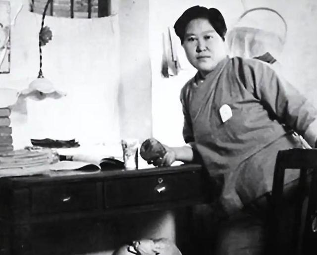 1935年11月13日，一女子走到孙传芳背后，近距离连开3枪。第一颗子弹从后脑射