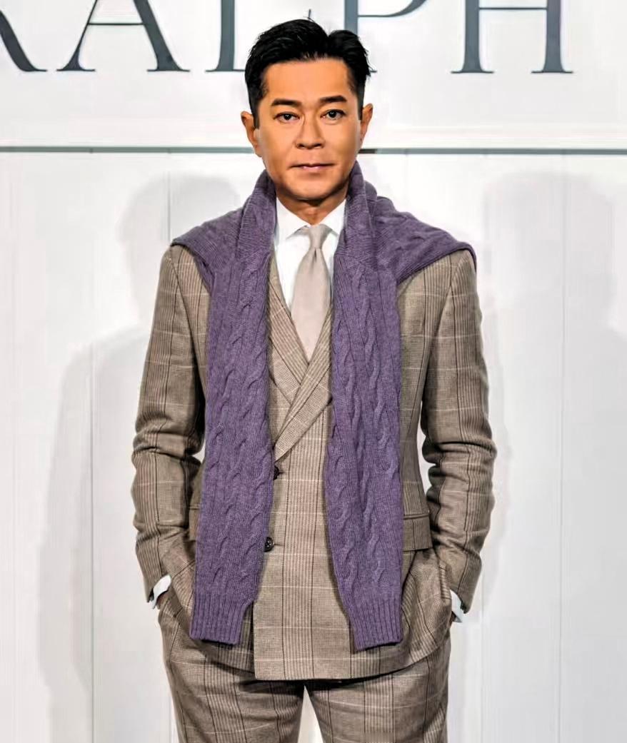 果然男人的思想我不懂，我问朋友，古天乐怎么敢投3个亿，翻拍一部《寻秦记》？