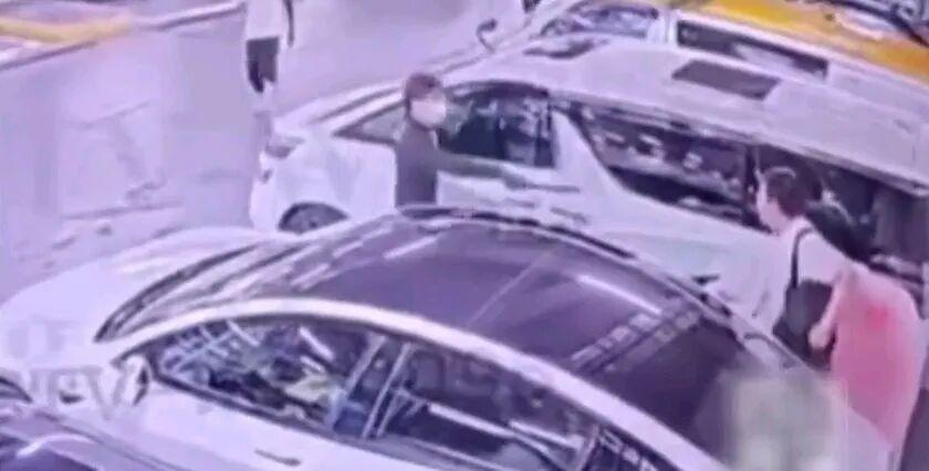 惊天反转！香港机场700万黄金劫案告破，4男3女全部落网，细节细思极恐谁也没