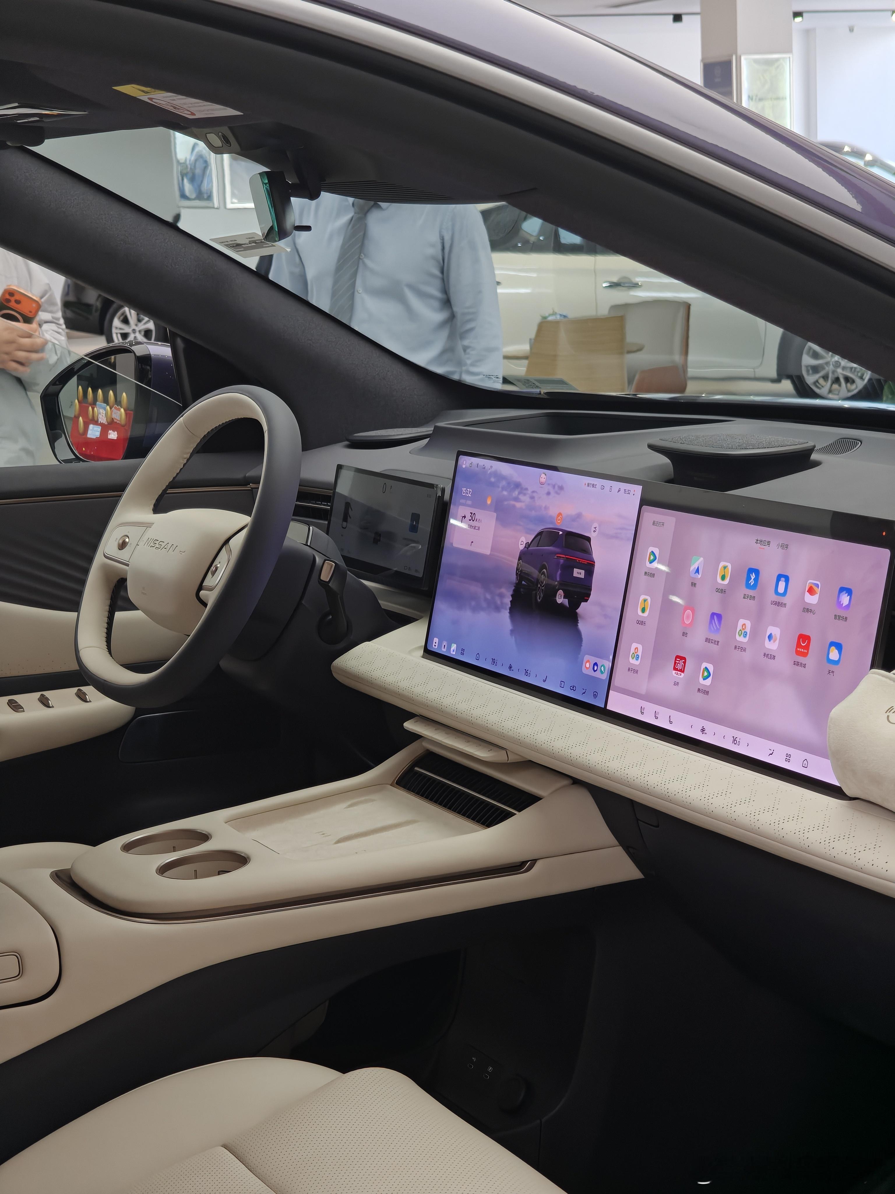 今天在日产门店拍了一波昨天刚上市的NX8这车的很多小细节真的蛮让我惊讶的车内的实