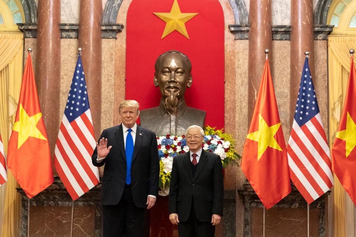 彭博社近期报导，美国海关直接跑到越南工厂查账，点名查“中国关联”企业——这事听起