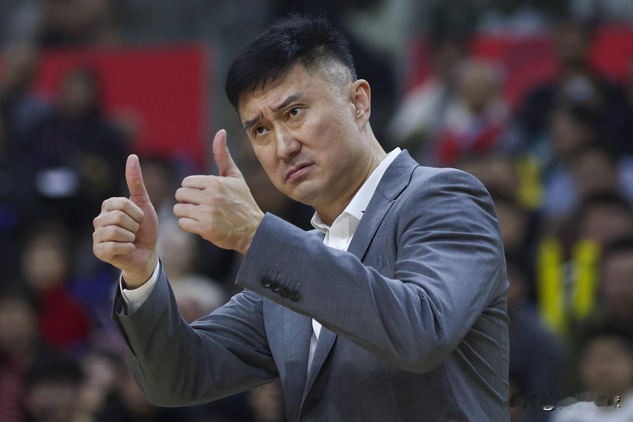 坐实离职消息？北京时间7月5日中午，篮球解说员苏群爆料杜锋将不再担任下赛季广东男