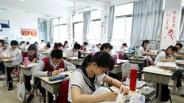 说出来你可能不信，中考出分后，周围一堆努力学的娃，竟然考不过一个天天玩的人！不