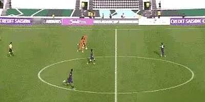 国青这前锋，太分裂了！拜合拉木，头球成功率超70%，满场疯跑，扛着澳大利亚后