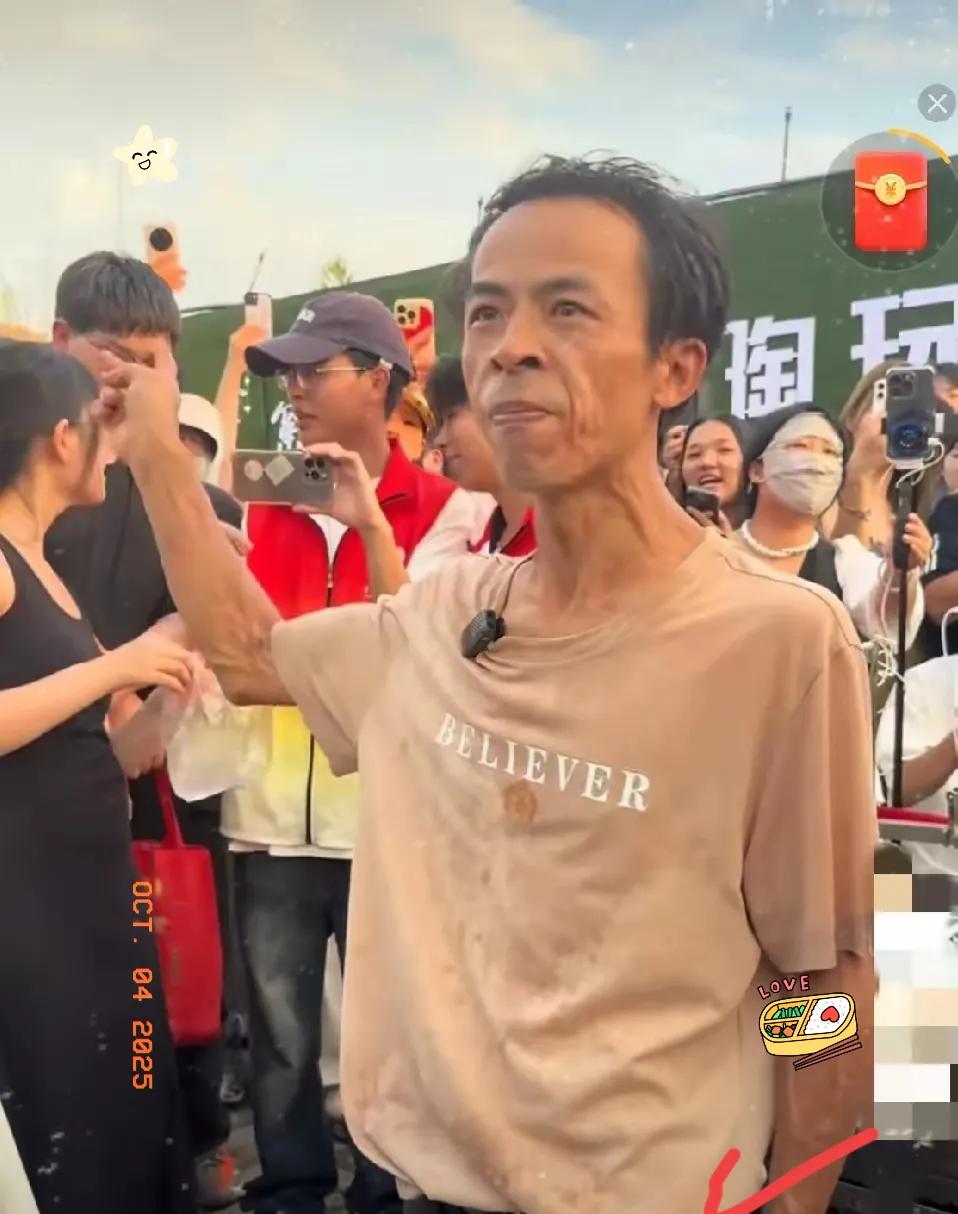 现在连买个鸡排都要跟黄牛斗了？“鸡排哥”放话要报警，这事真该好好说道说道！