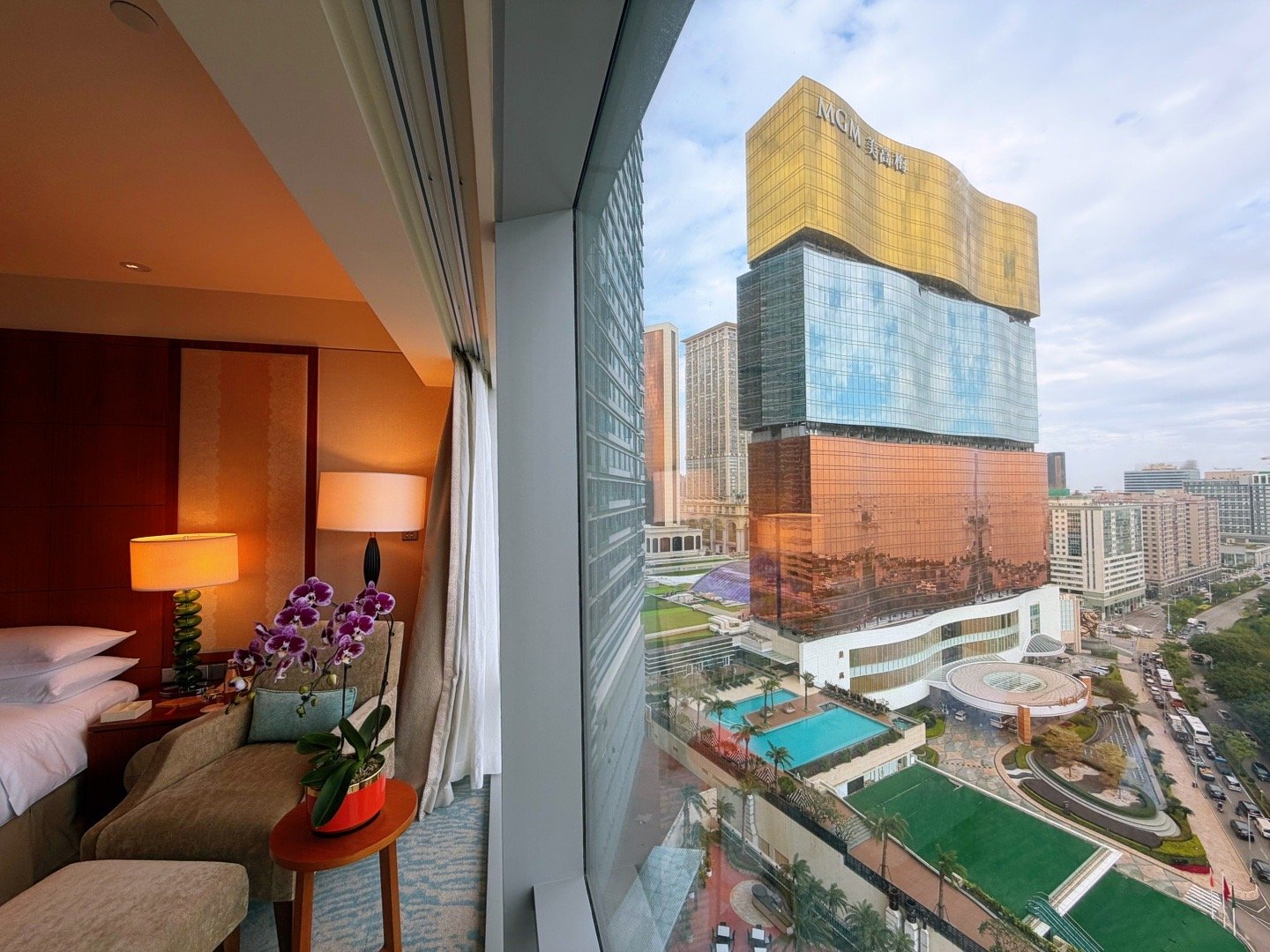 已到澳门，入住完毕。天气不错，傍晚先拍起来！