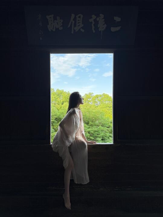 窗边