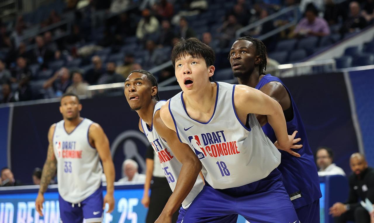 美媒模拟选秀：杨瀚森第29顺位被太阳选中！NBADraftRoom更新20