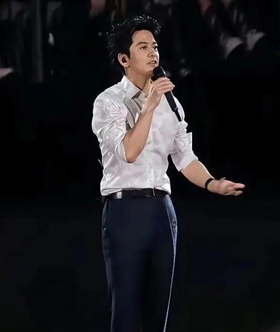 娱乐圈最尴尬的场面：全网都在吹李健是清华学霸他本人却急着撇清他不止一次对着镜