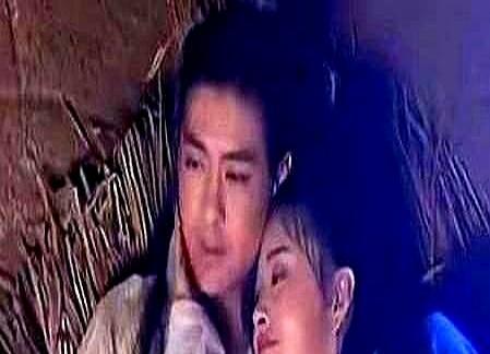 我不想把初吻，给一个老男人！2003年，《天龙八部》片场，19岁的蒋欣对着