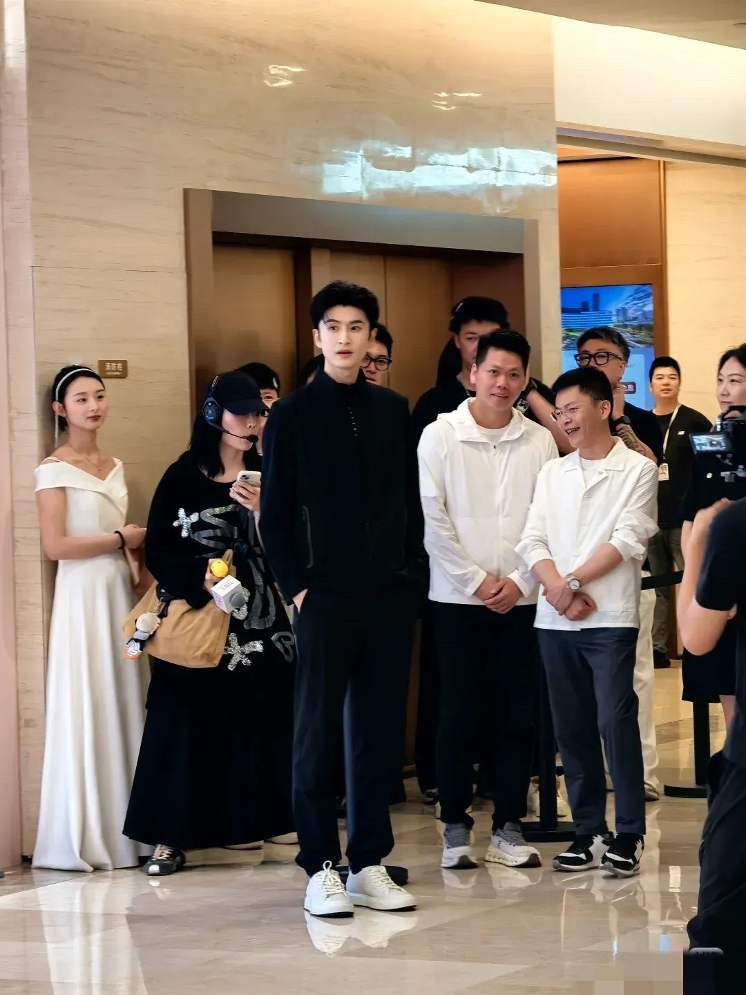 这哥这么帅没爆火不科学啊😳​​​