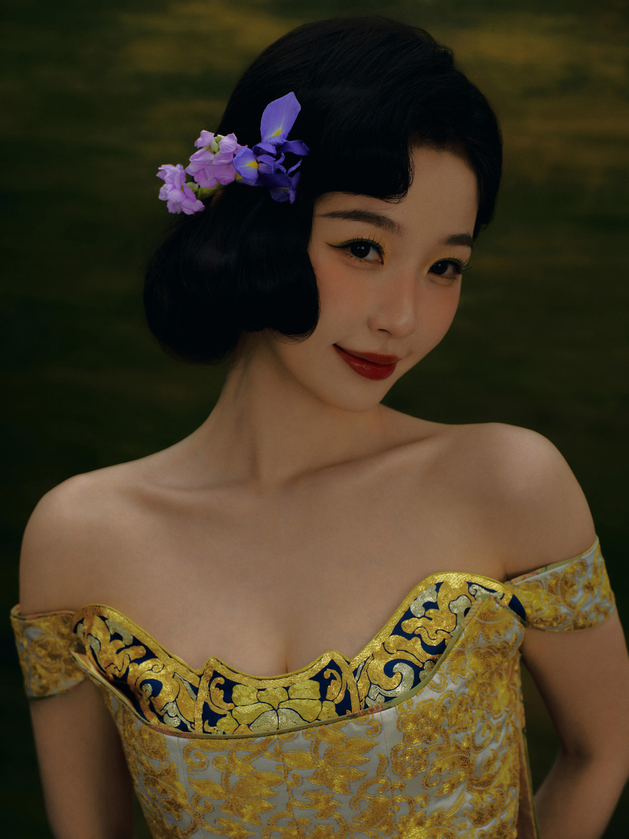 虞书欣今日泰国活动造型出图好入乡随俗的造型好新颖，好看诶！