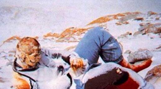 1998年，一对夫妻攀登珠峰，妻子被遗弃在山顶，她绝望喊道：“不要扔下我，好吗？