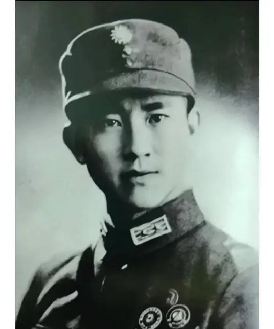 1934年春，北平八大胡同，军统特工王天木带着手下在妓院里喝花酒，喝着喝着出了人