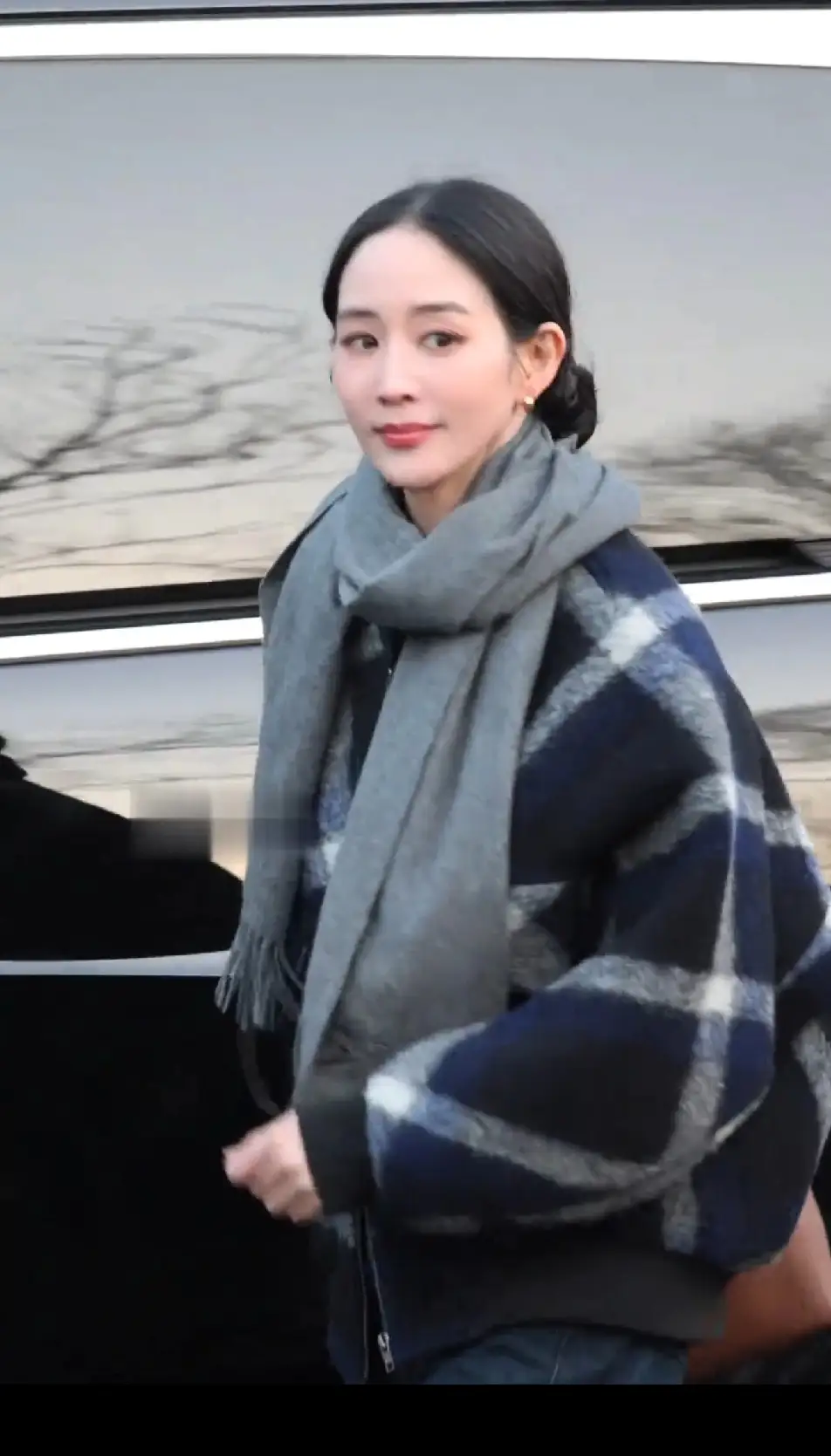 张钧甯的穿搭简直就是日常出街的模版！她的美商也太好了吧，参加春晚联排时的每一套穿