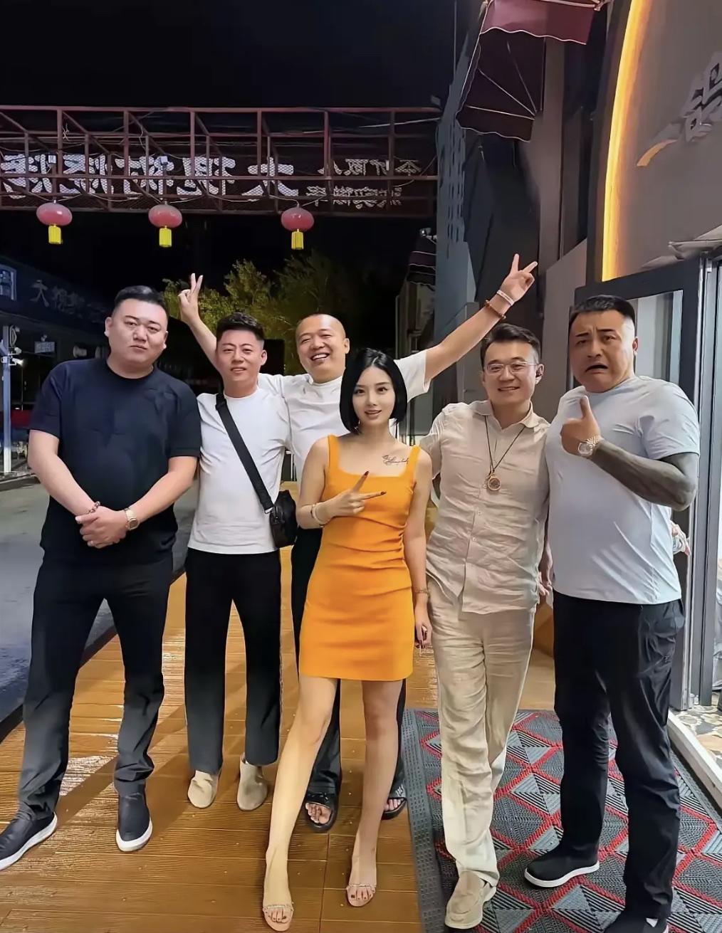 世界真的变了，原来最懒最闲的一批人，现在变成了大网红[？？？]