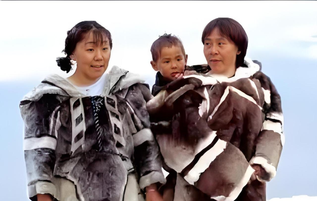 他们是格陵兰岛的原住民，他们的人数在五万左右，占到了格陵兰岛总人口的约90%，他