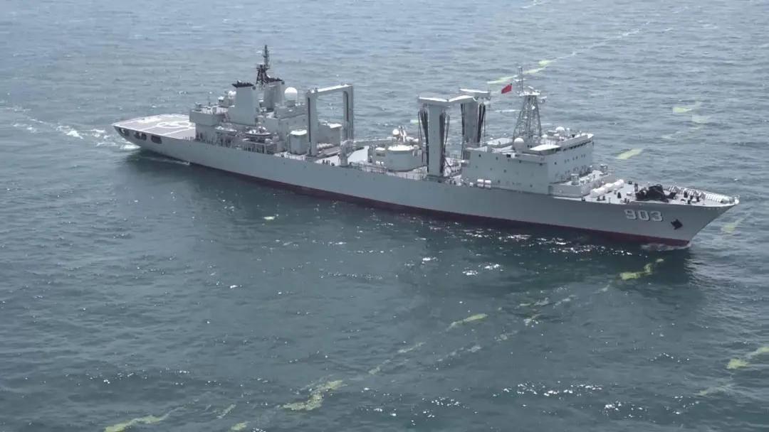 7月25日，中国海军1艘052D型驱逐舰、1艘055型驱逐舰、1艘903A型补