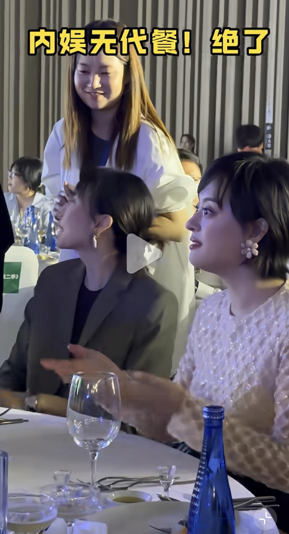 6月25日，孙俪在上海参加白玉兰晚宴，脸变圆润了，下巴有点上翘，说话时刻意瞪大眼
