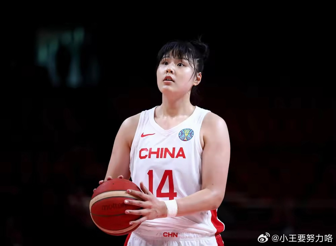 媒体人：中国女篮世预赛12人名单确定，韩旭&李月汝领街出战3月9日据国内体育媒体