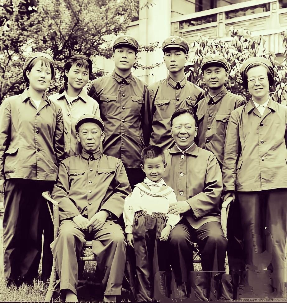 “王老虎”：沙场悍将，至情战将王必成早年出身红四方面军，历任团长、团政委。