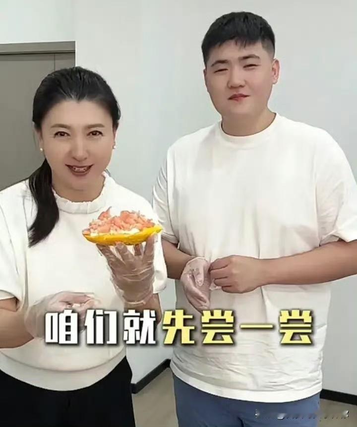 我要是闫学晶儿子听到亲妈这么帮我哭穷，脸上可真挂不住。最近闫学晶在直播间