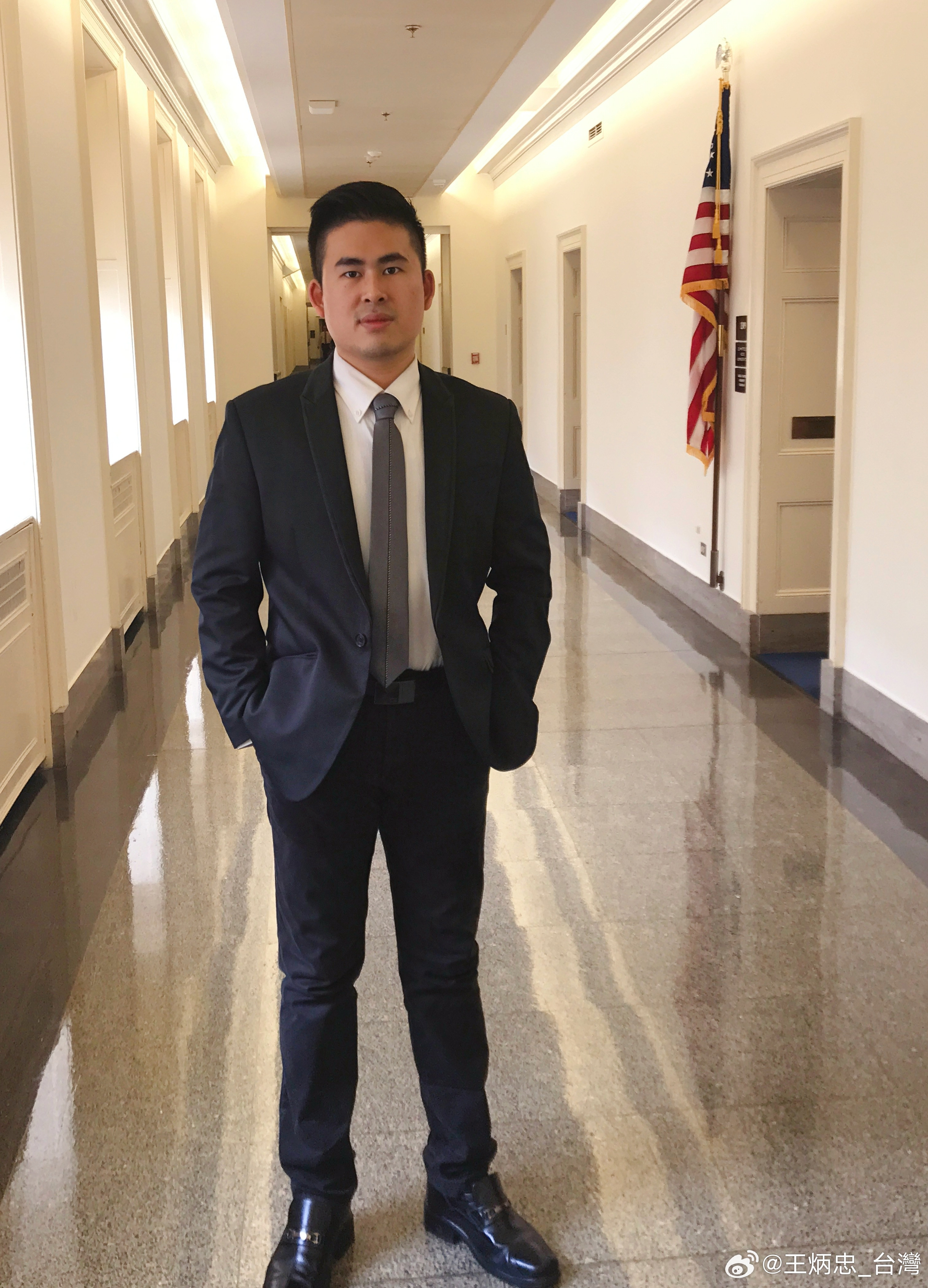 台湾民众党主席黄国昌突访美，勾起我尘封的记忆。翻出我2017年12月19日被民进