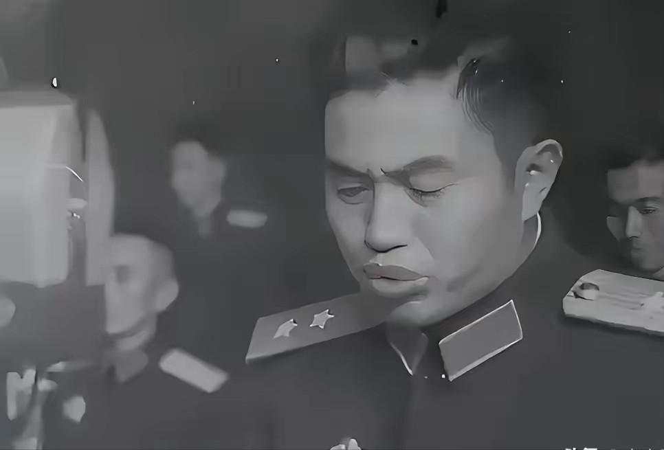 1969年，兰州军区司令皮定钧在外视察，路过一村庄时，发现几个十几岁赤裸身体的姑