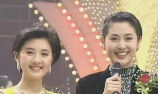 1991年春晚，倪萍在给观众念海外华人祝福国人的贺电时，突然惊出了一身冷汗，原来