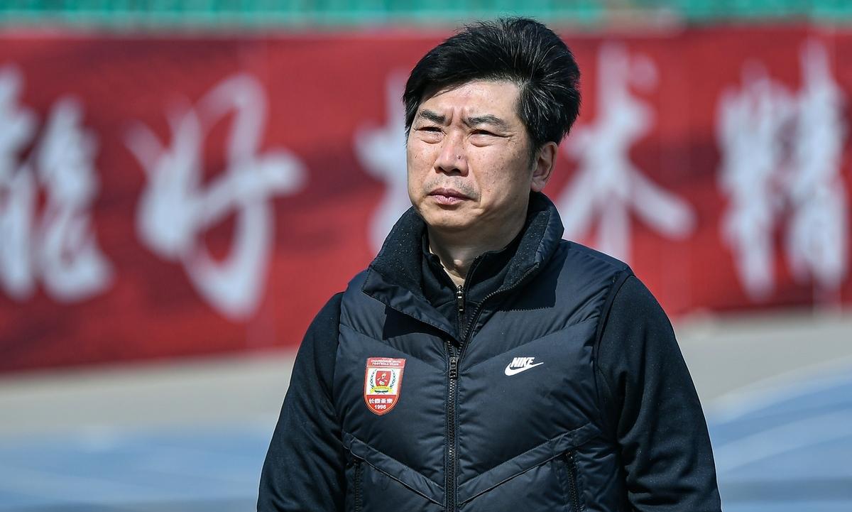 解说员袁甲爆了一个料，前长春亚泰主教练陈洋自从下课后，武汉三镇曾经和他接触过，不