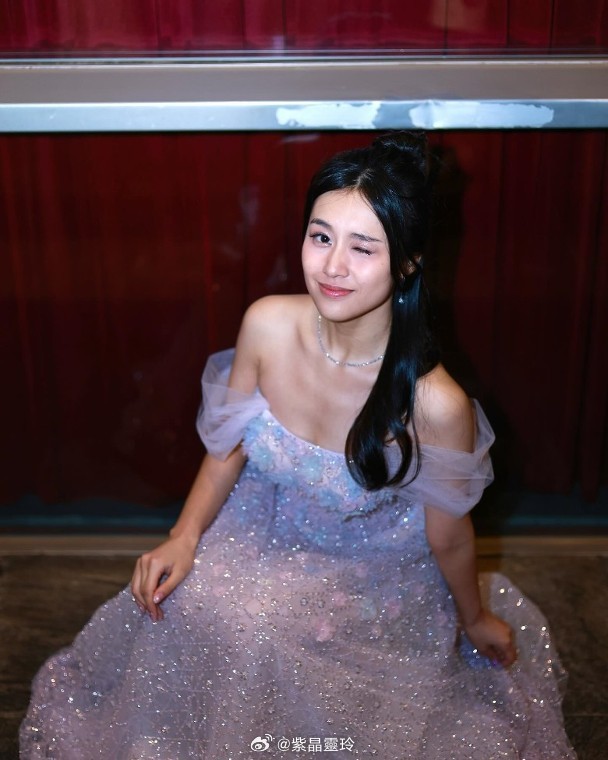 【On.cc】新晉小花效力無綫3年半宣布離巢　19歲就入行：真係仲傻傻的現年22