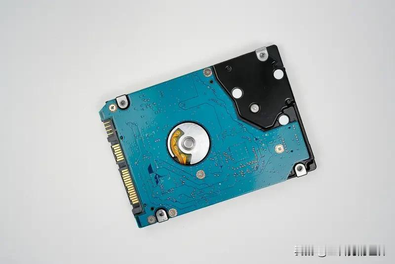 硬盘价格暴涨的原因是什么？当前存储市场的价格上涨，主要是由AI驱动需求爆发、