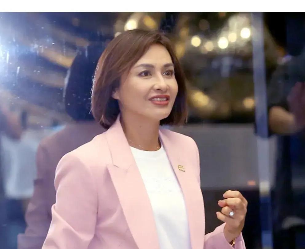 这个绿营悍妇栽了,而且是栽在了罗智强手上民进党立委邱议莹被称为绿营悍妇,是因为