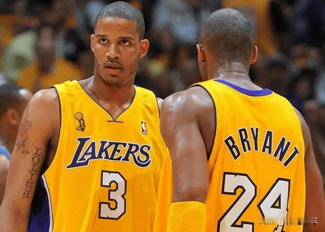 阿里扎所言极是啊前NBA球员阿里扎谈到了自己心目中的历史最佳球员，他说：“我