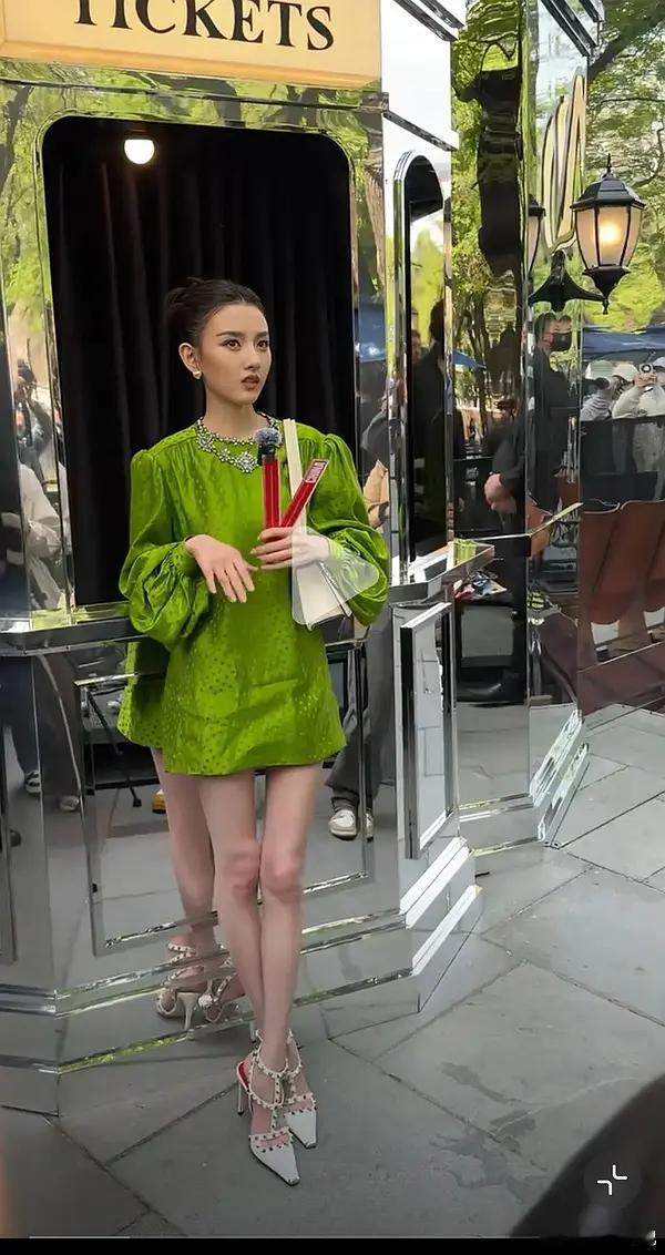 现实当中兰迪肯定比🦢好看吧