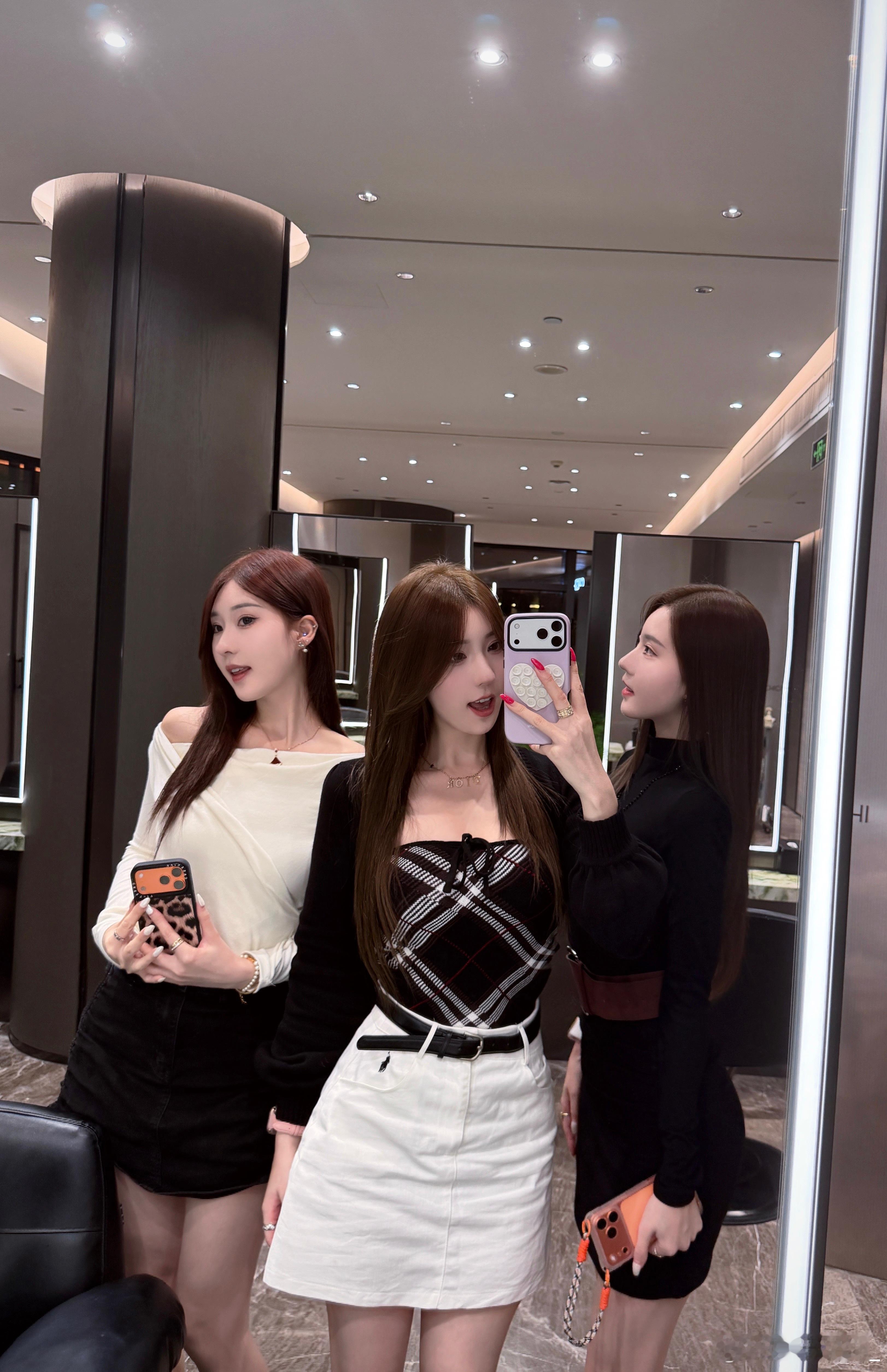 和漂亮姐妹染了漂亮发色记录染发姐妹合照​​​