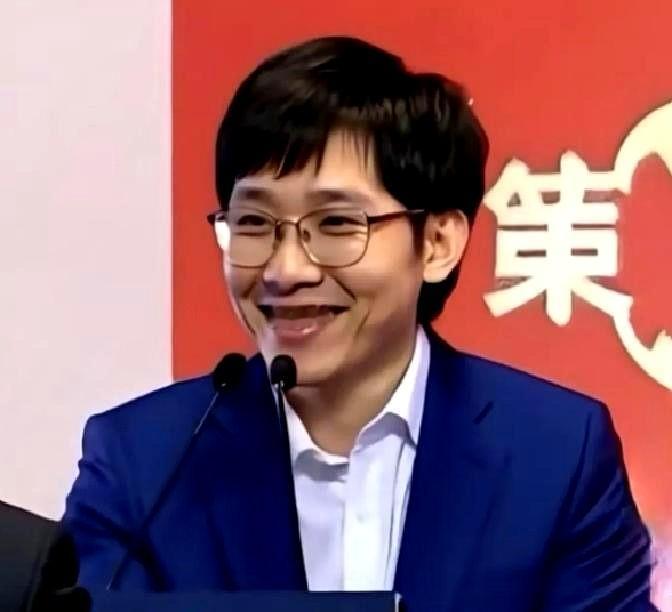 梁文峰一句抄作业，把国产AI底裤扒了。DeepSeek老板在杭州闭门会上直接开