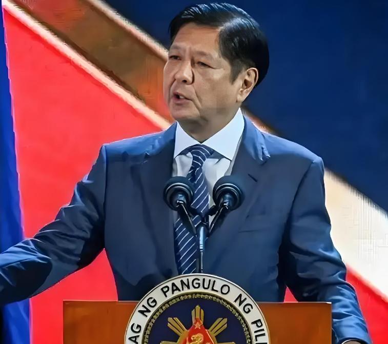美军“华盛顿”号航母打击群大摇大摆开进南海，以为能震慑谁？结果解放军轰-6K编队