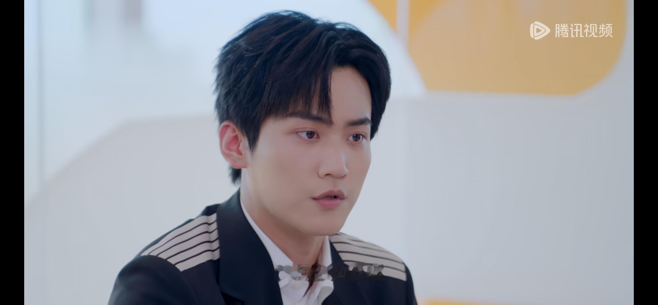 看了一下狙击蝴蝶，课余咋这么大胖小子