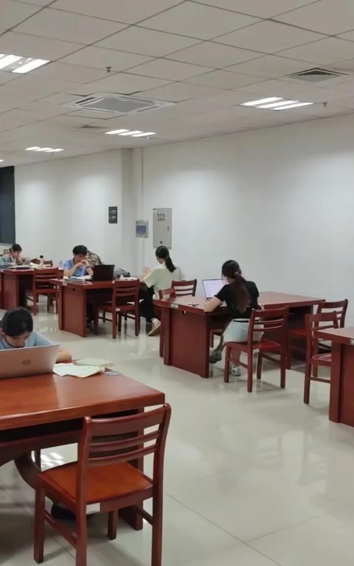 你说杨同学有多聪明？当年南方都市报记者通过多方打听到杨同学的手机号，问她公众号发