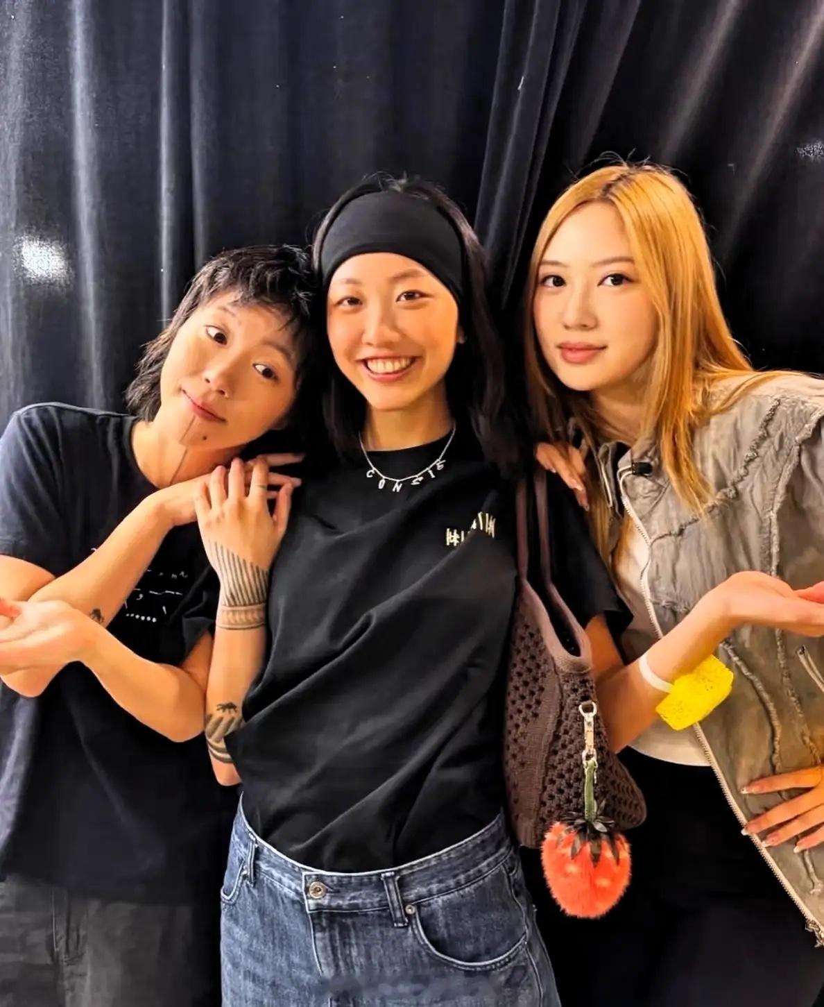 陈奕迅女儿晒出和窦靖童、甄济如的合影，星二代们都长大了，她们的爹妈都太大牌了！